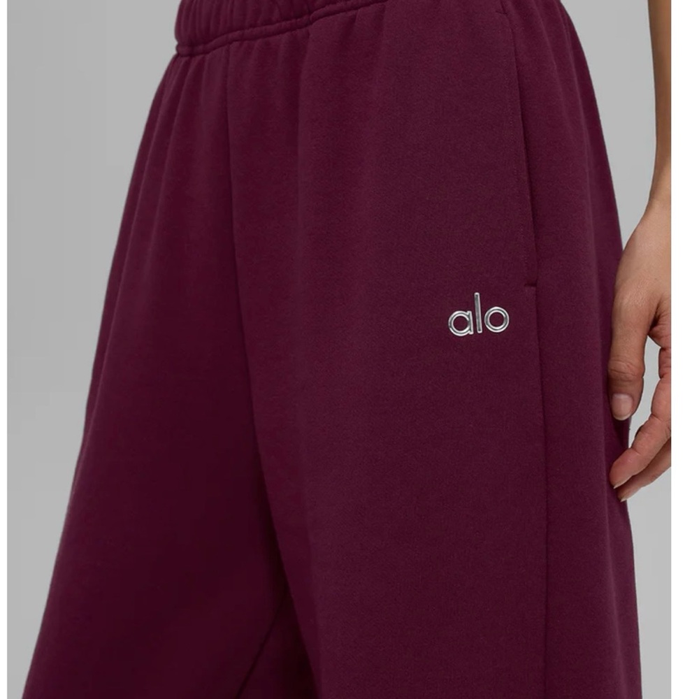 ALO Yoga Accolade Straight Leg Sweatpant in Burgundy Truffle - Picture 2 of 3